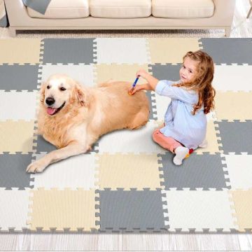 Детский игровой коврик с 36 плитками из ЭВА-пены, 110x110 см, серого, песочного и бежевого цветов.